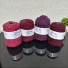 075 - Scarlet acryl yarn 400 grams