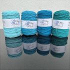 092 - Turquoise acryl yarn 400 grams