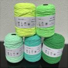 098 - Grassgreen acryl yarn 400 grams